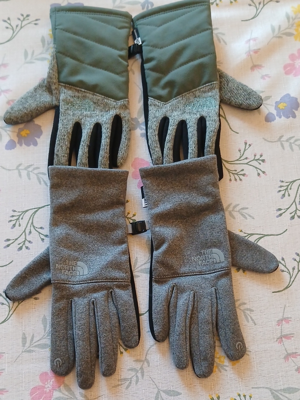 The North Face  Women's Gray And Olives Gloves  Size S
